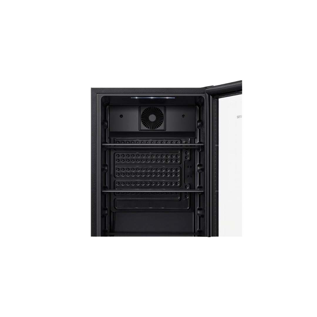 ثلاجة المشروبات Hisense RBC122N4SU من هايـسنس مخصصة لتبريد المشروبات بشكل أنيق وعملي، وتعتبر مناسبة للمكاتب وغرف الضيوف والكافيهات والاستخدام المنزلي. تتميز بباب زجاجي شفاف مع إضاءة LED داخلية حتى تقدر تشوف المحتويات بسهولة،