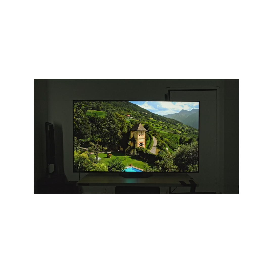 شاشة Hisense 85U8N تعتبر من أقوى شاشات Hisense ضمن فئة Mini-LED لسنة 2024، وهي موجهة لعشاق الأفلام والألعاب والسينما المنزلية.